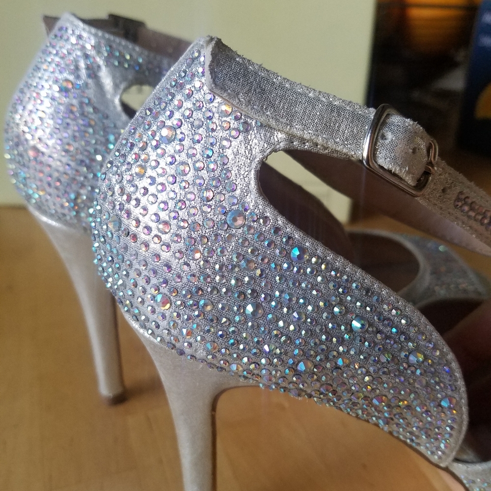 Studded heels - Picture 3 of 6